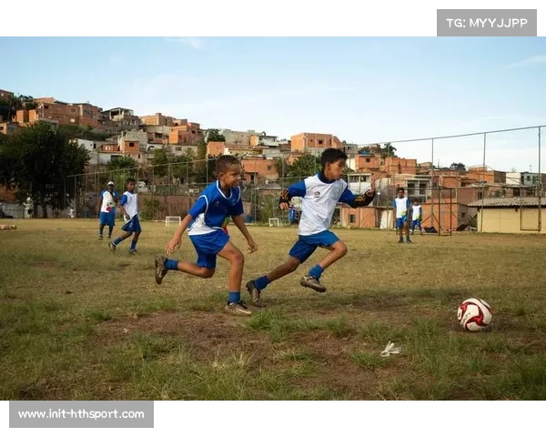 足球公益活动覆盖贫困社区，青少年参与度提升